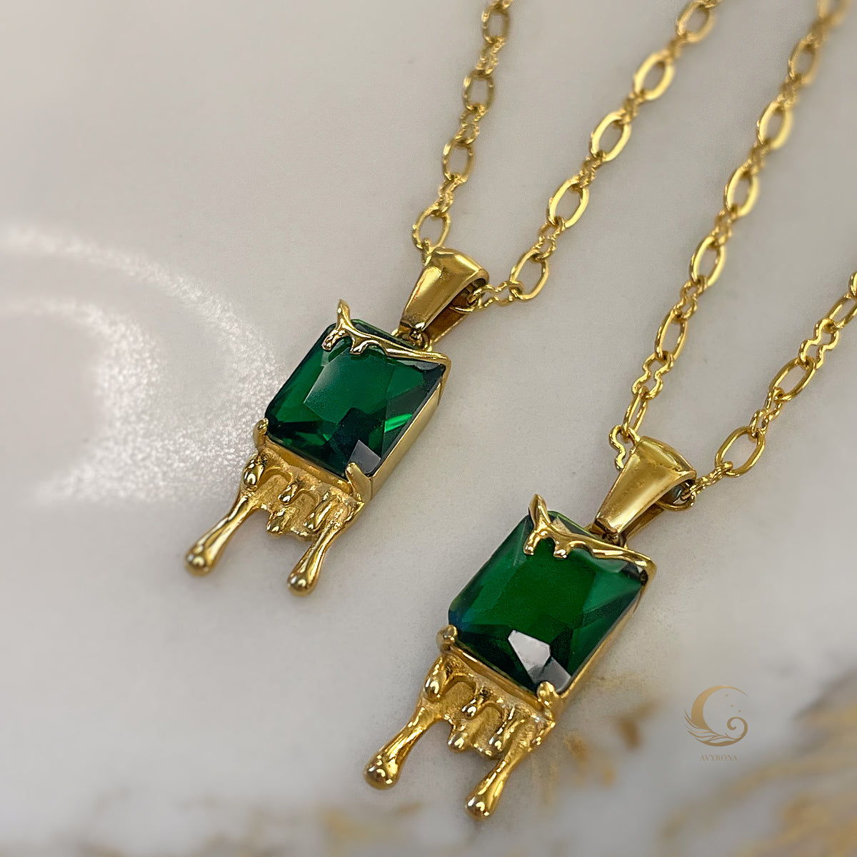 Elegant close-up of Mila necklace’s green crystal pendant, clearly showing honey drip detailing in gold.